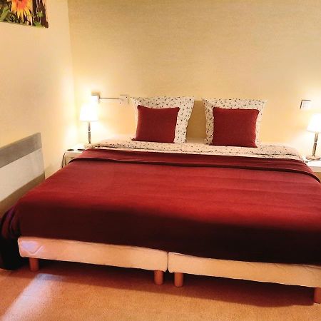 Domaine Lou Castet Bed & Breakfast Tuzaguet Ngoại thất bức ảnh